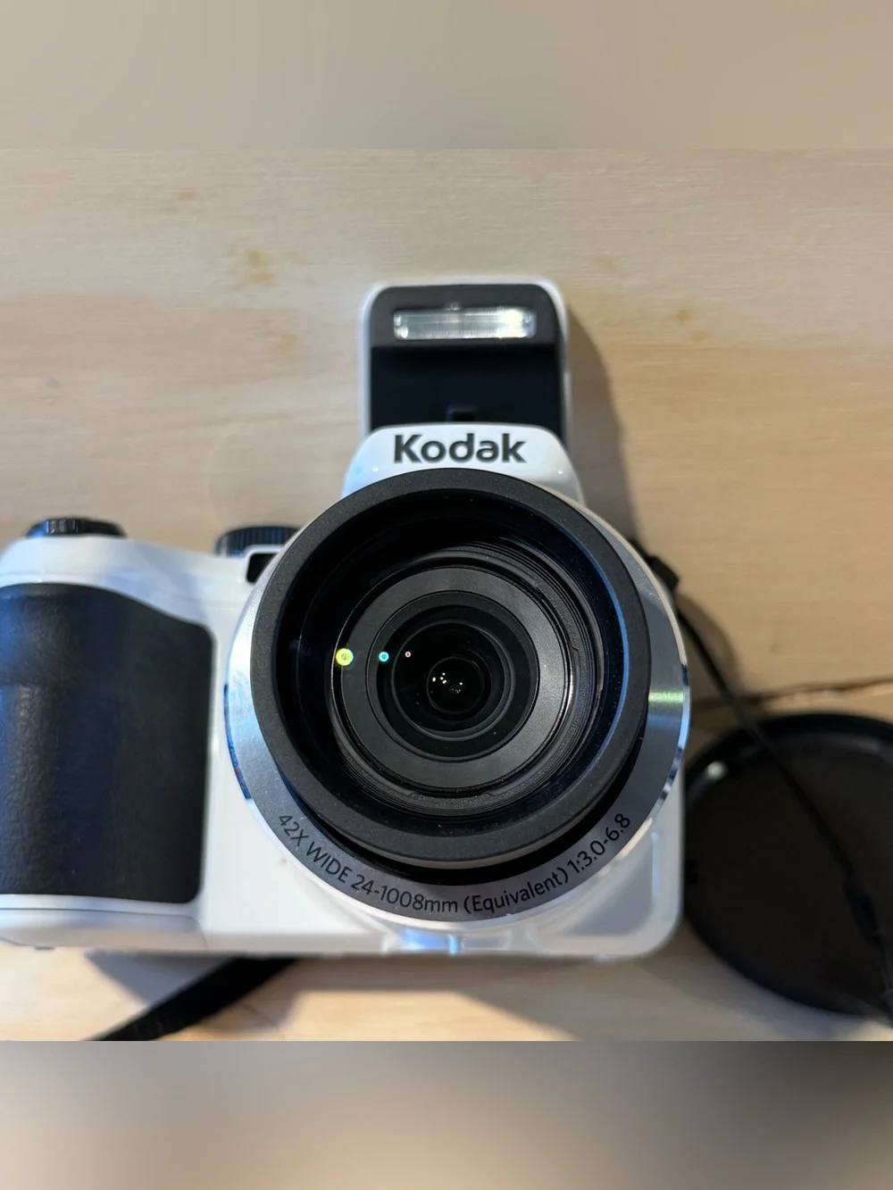 Kodak PIXPRO AZ421 16.0 MP Digital Camera Wht Tested Good w/Bat-Char-SDCard Read